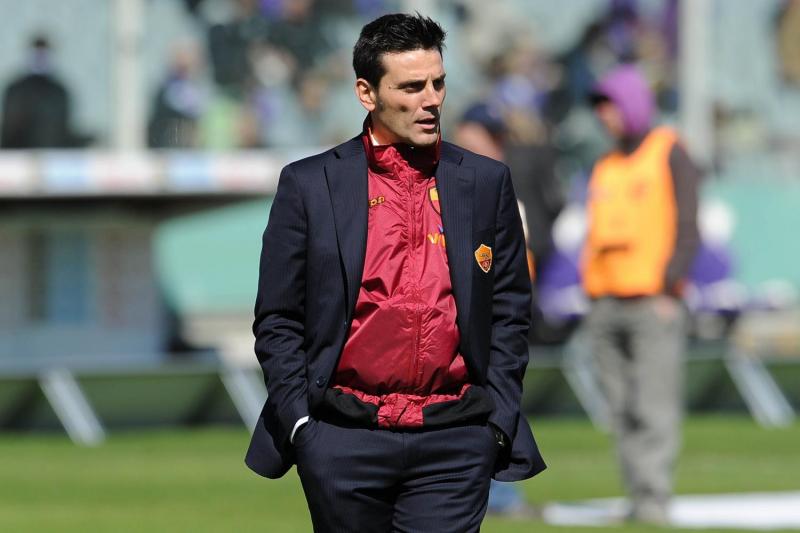 Vincenzo Montella allenatore della Roma, in tuta e giacca